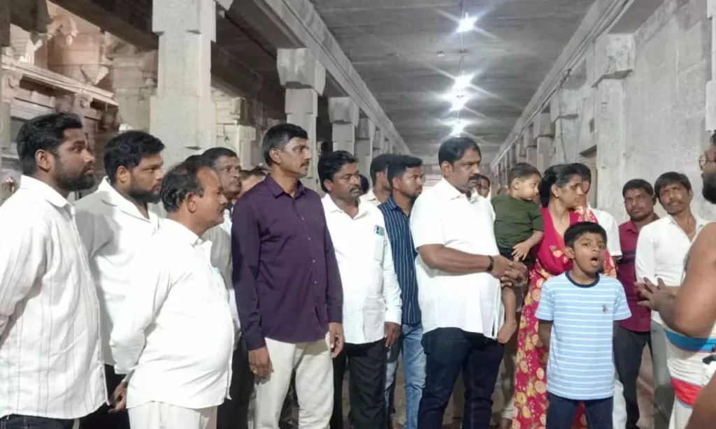 CM's Personal Secretary Uday Simha and Family Visit Sri Ranganayaka Swamy Temple n16